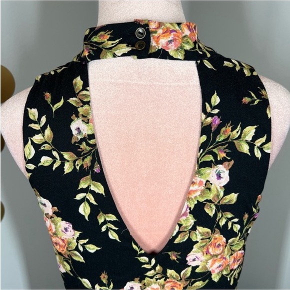 EUC WAYF Choker Collar Shift Dress - Picture 7 of 11